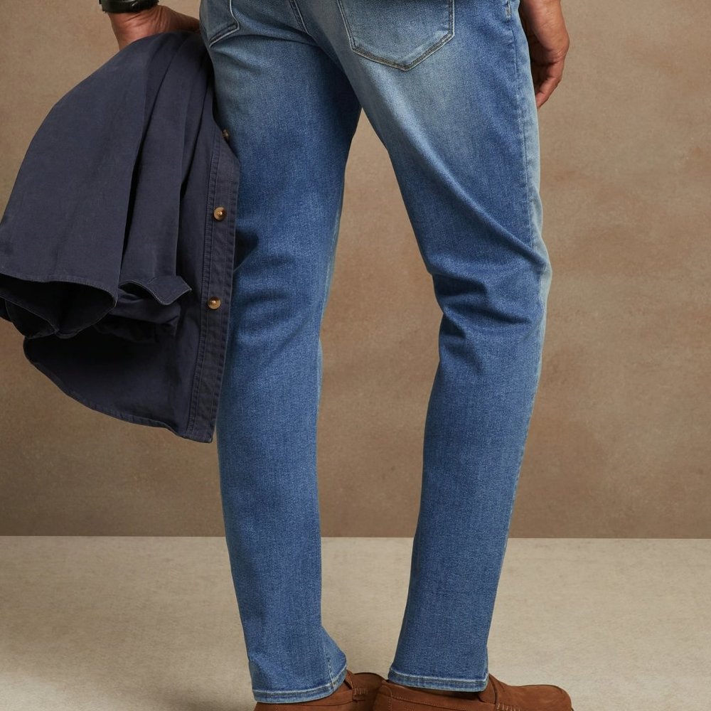Banana Republic Light Wash Slim Luxe Traveler Jean 40W x 32L
